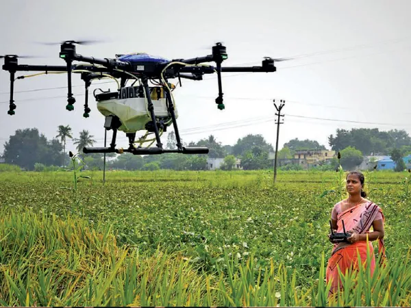 &lsquo;ড্রোন দিদি&rsquo; নন্দিনীর দক্ষতায় আস্থাশীল কৃষকরা