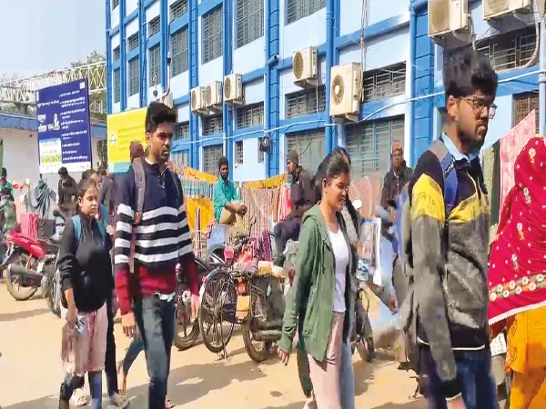 স্যালাইনে ত্রুটি থাকলে তো বহু প্রসূতিই মারা যেতেন! চর্চায় সরগরম মেদিনীপুর