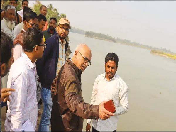 কেতুগ্রামের বাবলা ও ভাগীরথীর ভাঙনে ঘুম নেই বাসিন্দাদের, পরিদর্শনে সেচদপ্তর