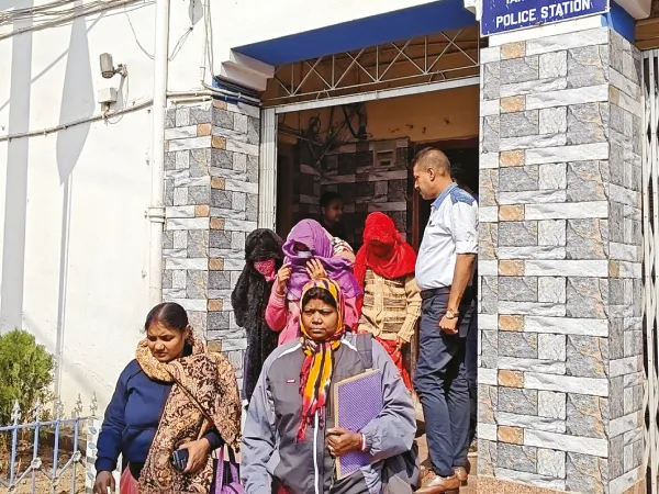 স্কুল থেকে নিখোঁজ ৪ ছাত্রী, চলন্ত ট্রেনে নাটকীয়ভাবে উদ্ধার পুলিসের