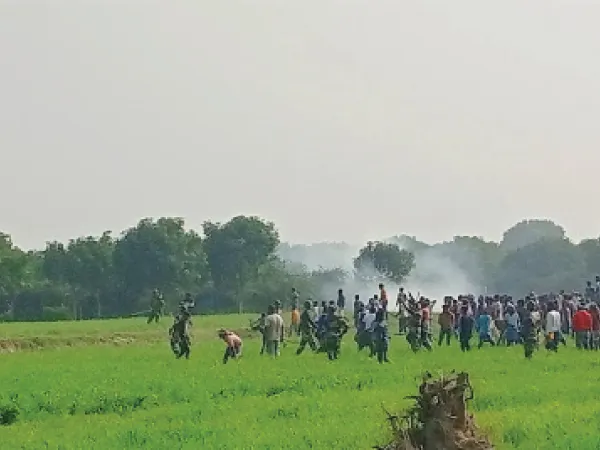 ওপার থেকে বোমা-ইট বৃষ্টি,&nbsp;উত্তপ্ত মালদহের শুকদেবপুর সীমান্ত
&nbsp;