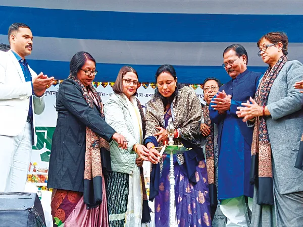 স্বনির্ভরতায় এগিয়ে চলেছেন মহিলারা, দাবি জেলাশাসকের