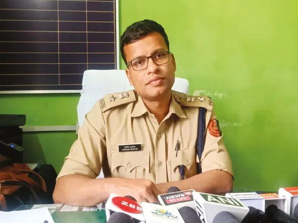 নেপাল সীমান্তে মাদক কারবার রুখতে বাসিন্দাদের ফোন নম্বর দিলেন এসপি
