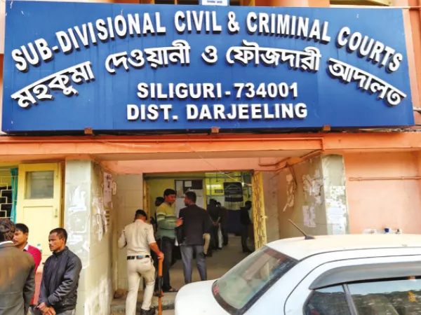 কোর্ট লকআপে প্যাকেট কেটে খাবার পরীক্ষা, ভার্চুয়ালি শুনানি ৩৭ মামলার