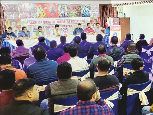 ব্যাঙ্কে এখন বিপুল শূন্যপদ, কর্মী নিয়োগের দাবি