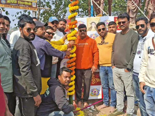 মেদিনীপুর শহরের অবসর ক্লাবের সরস্বতী পুজো, এবার থিম &lsquo;গ্রাম বাংলার লোকশিল্প&rsquo;