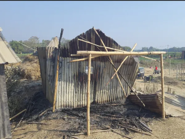 মানিকচক ঘাটে টিকিট ঘরে আগুন, আন্তঃরাজ্য সীমানায় বাড়তি নিরাপত্তার দাবি