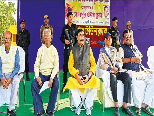 ছোটদের হাতে মোবাইল নয়, ফুটবল দিতে বললেন অনুব্রত