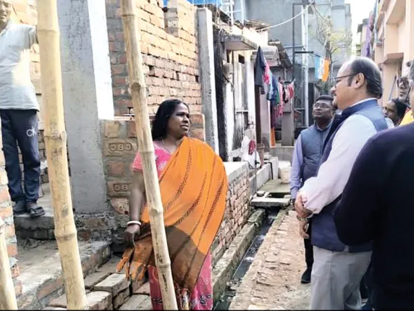 আবাসে বাড়ি তৈরির রিপোর্ট নিতে জনগণের &lsquo;দুয়ারে&rsquo; হাজির প্রশাসন
