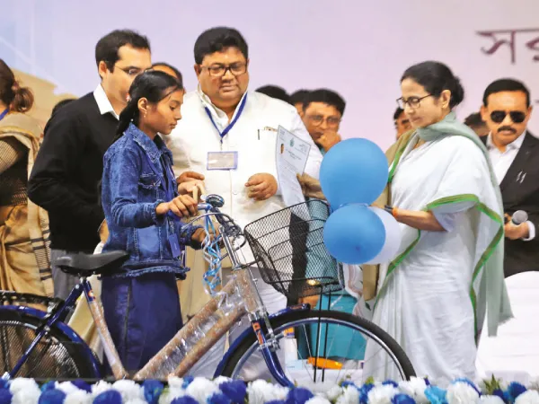 গঙ্গা গিলছে সামশেরগঞ্জ, ধুলিয়ান বাঁচাতে বরাদ্দ বৃদ্ধি মুখ্যমন্ত্রীর