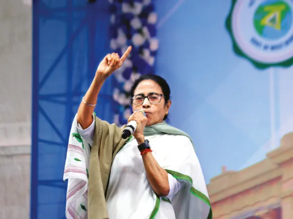 দলে দ্বন্দ্ব নয়, একসঙ্গে কাজ করার বার্তা তৃণমূল সুপ্রিমোর