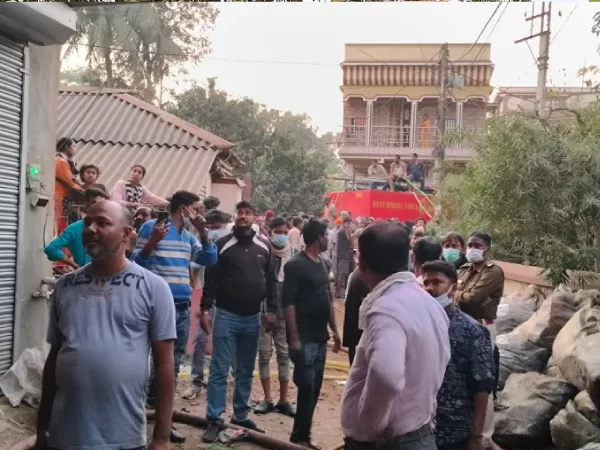 কোতুলপুরে জুতোর গোডাউনে আগুন, দমকল আসতে দেরি