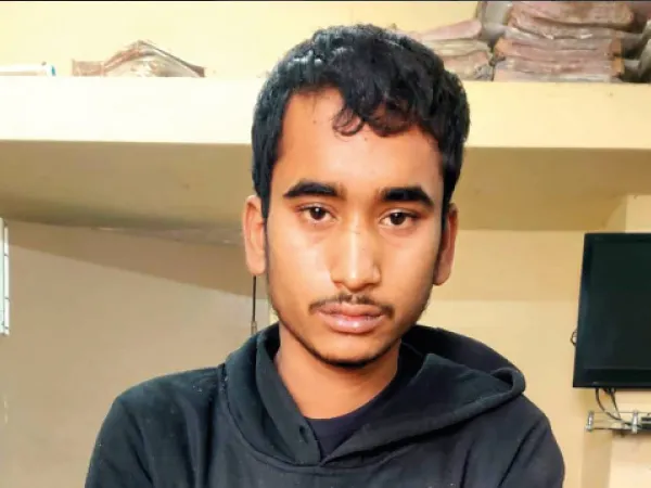 শৌচাগারের জানালা দিয়ে কালনা&nbsp;হাসপাতাল থেকে পলাতক বন্দি