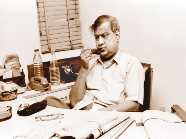 পাকিস্তান এবং বাংলাদেশে মৌলবাদী মুসলমানরা যত মাথাচাড়া দেবে, এ দেশেও হিন্দু মৌলবাদ ততই শক্তিশালী হবে