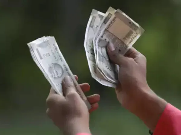 কাঁটাতার না থাকায় চলছে পারাপার, জাল টাকা সহ ধৃত ২