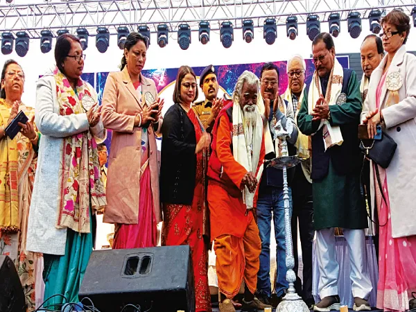 চারদিনের জলপাইগুড়ি উৎসব শুরু, আজ শহরে &lsquo;হ্যাপি স্ট্রিট&rsquo;
&nbsp;