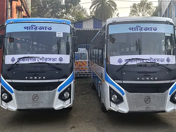ছাত্রীদের জন্য শীতাতপনিয়ন্ত্রিত বাস চালু করছে কৃষ্ণনগর পুরসভা