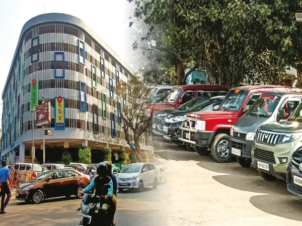 &lsquo;সম্পন্ন&rsquo; খালি থাকলেও মিলছে না পার্কিং, বাইরে গাড়ি রেখে গুনতে হচ্ছে বাড়তি ফি