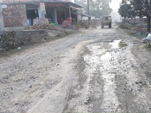 মালতীপুর থেকে এনায়েতনগর ৮ কিমি রাস্তা বেহাল, সংস্কারের দাবি