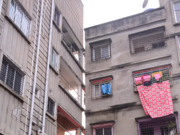 এবার বিল্ডিং&nbsp; &nbsp;হেলে পড়ার&nbsp; &nbsp;ছবি হাওড়াতেও