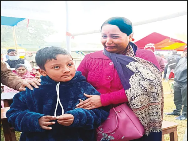 কৃত্রিম পায়ে দাঁড়াতে পারবে ছেলে, শুনেই আনন্দে চোখে জল মায়ের