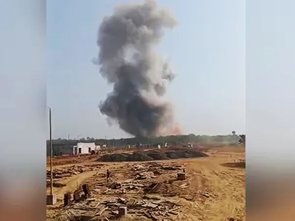 মহারাষ্ট্রে অস্ত্র কারখানায় ভয়াবহ বিস্ফোরণ, মৃত অন্তত ৮, ধ্বংসস্তূপে আটকে বহু