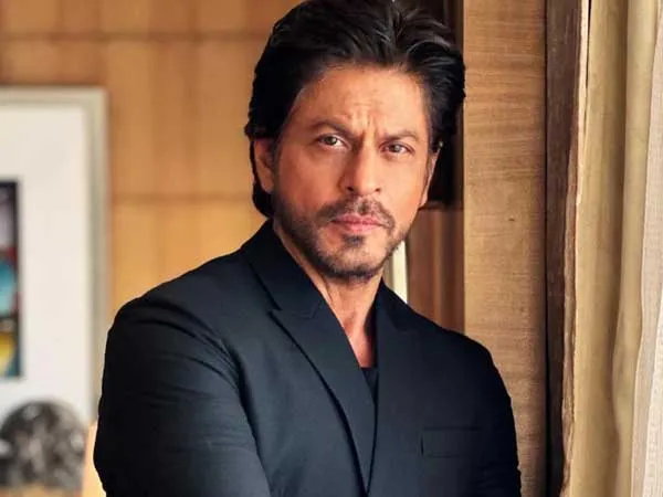 অত্যাধিক ভিড়ের জেরে অপ্রীতিকর পরিস্থিতি এড়াতে জন্মদিনে মন্নতের বাইরে আসছেন না শাহরুখ! ভক্তদের কাছে দুঃখপ্রকাশ কিং খানের