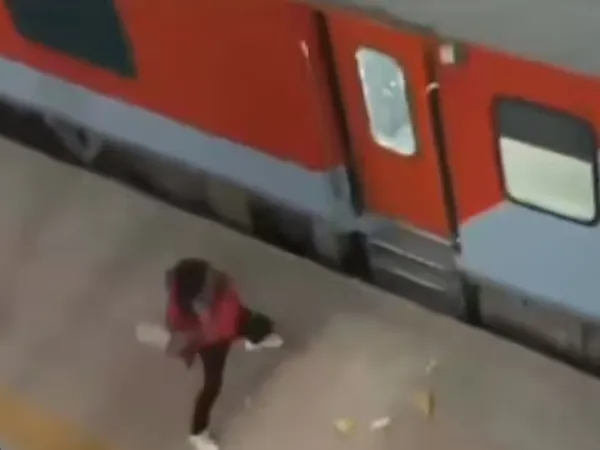 পূর্ণকুম্ভ ২০২৫: প্রয়াগরাজগামী বিশেষ ট্রেনে পাথর হামলা, ভাঙল কাচ, আতঙ্কে যাত্রীরা