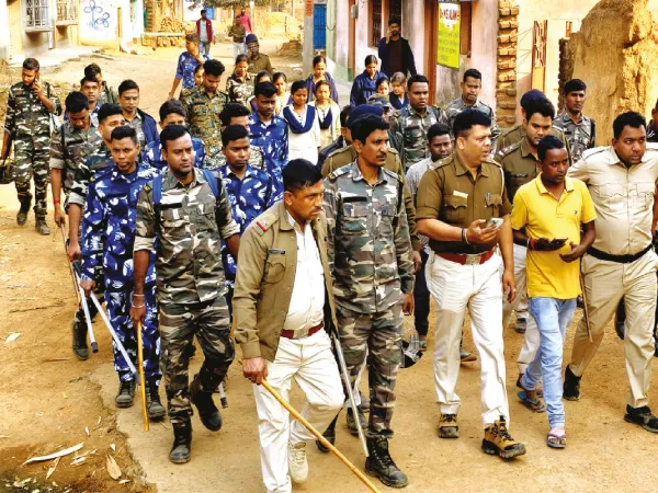 প্রকাশ্যে আগ্নেয়াস্ত্র নিয়ে দাপাদাপি, দু&rsquo;জনকে বেঁধে রাখা ঘিরে ধুন্ধুমার, সিউড়িতে পুলিসকে হেনস্তা