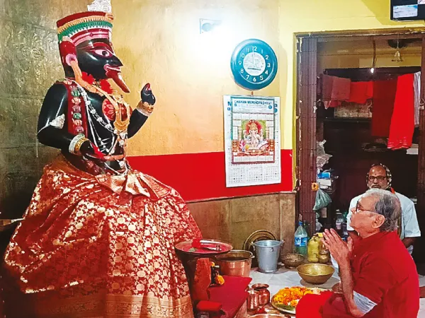 প্রতিষ্ঠা দিবসে সকাল থেকে পুজো, মহারাজ নন্দকুমারের গুহ্যকালী মন্দিরে পুজো দিতে ভক্তের ঢল