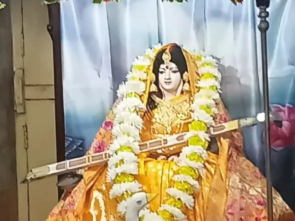 সরস্বতী রূপে পূজিতা মা সারদা