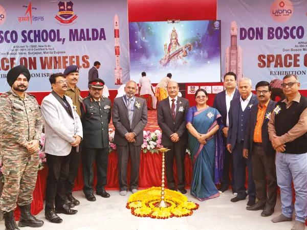 &lsquo;স্পেস অন হুইলস&rsquo; প্রদর্শনী মালদহ ডন বসকো স্কুলে
&nbsp;