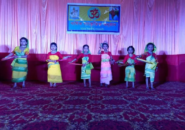 সারদা শিশুতীর্থের সাংস্কৃতিক অনুষ্ঠানে লোকনৃত্য, রামায়ণ তুলে ধরল পড়ুয়ারা