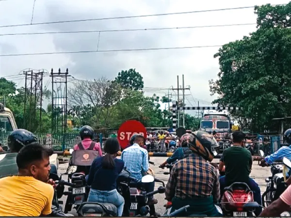 ইস্টার্ন বাইপাসে রেলের উড়ালপুল কবে হবে? অন্ধকারে বাসিন্দারা
