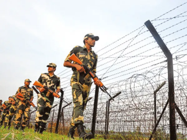 সীমান্তে বাংলাদেশের বেআইনি নির্মাণ ভাঙার নির্দেশ বিএসএফের,&nbsp;&nbsp;দুষ্কৃতী হামলায় ফের আক্রান্ত জওয়ান