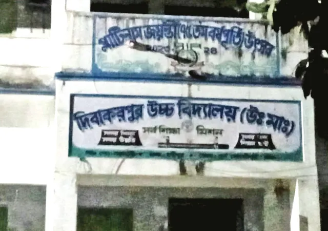 স্কুলে অ্যাডমিট নিতে এসে বারান্দা থেকে ঝাঁপ ছাত্রীর