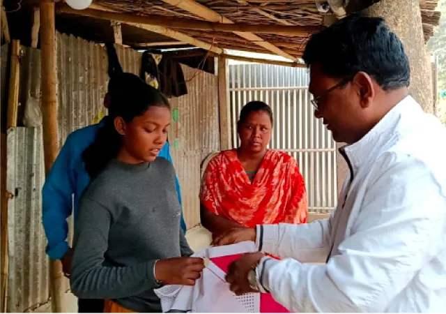 পড়া-খেলা বন্ধ হতে বসা অনিশার পাশে পঞ্চায়েত সমিতির সভাপতি