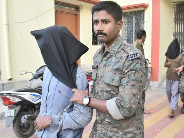 শাদ সহ এবিটি&rsquo;র চার জঙ্গিকে ১৪&nbsp; দিনের হেফাজতে পেল এসটিএফ