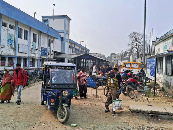 হাসপাতালের সামনে দাঁড়াচ্ছে টোটো, আটকে যাচ্ছে অ্যাম্বুলেন্স
&nbsp;