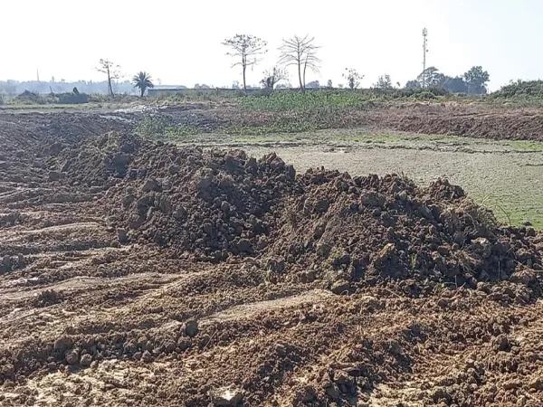 বিষ্ণুপুরে পঞ্চায়েত এলাকার পুকুর ভরাট রুখে দিলেন দুই কাউন্সিলার