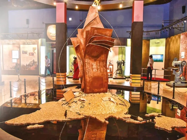 টাকার মিউজিয়ামে ঢুঁ
