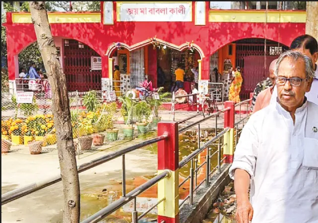 নিকাশি নালা ছাপিয়ে জলমগ্ন রামপুরহাট মেডিক্যালের কালীমন্দির চত্বর