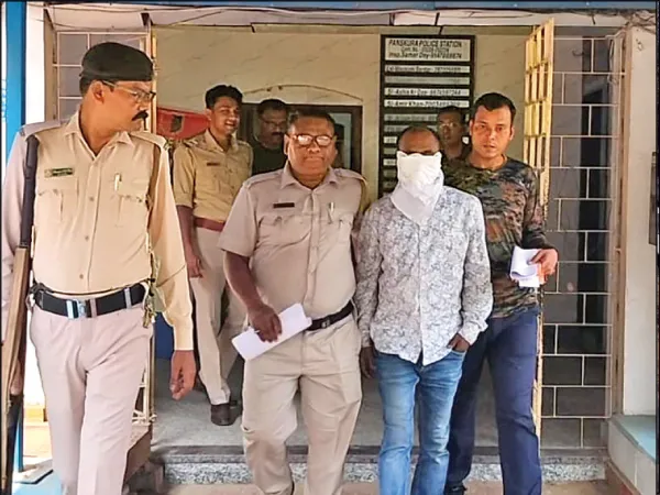 কলসেন্টারের আড়ালে সাইবার প্রতারণা, দমদম থেকে গ্রেপ্তার যুবতী সহ মূল চক্রী
&nbsp;