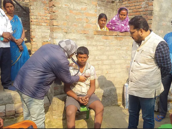 ডিএমের আশ্বাস, বিশেষ চাহিদাসম্পন্নের পরিবারের পাশে প্রশাসনের আধিকারিকরা