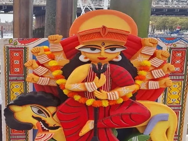 লন্ডনে পাকাপাকি ভাবে &lsquo;বাড়ি&rsquo; খুঁজে পেলেন মা দুর্গা
