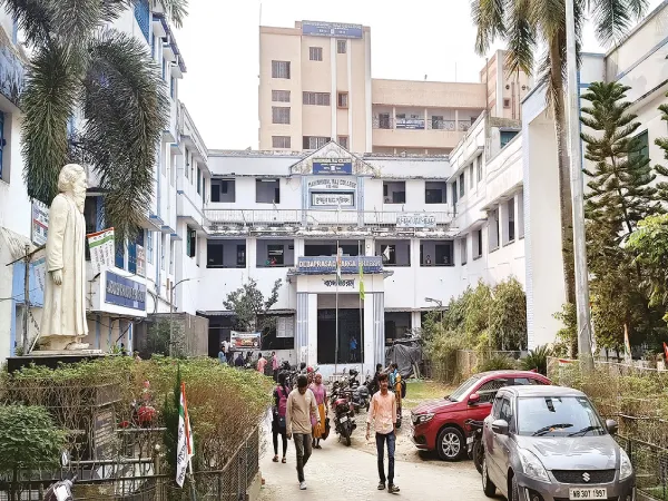 মহিষাদল রাজ কলেজে প্রাক্তনী পুনর্মিলন উৎসবের প্রস্তুতি শুরু