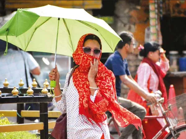 বসন্তেই তাপপ্রবাহ! কলকাতায় আরও বাড়বে তাপমাত্রা