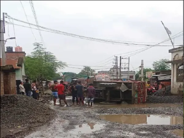 নলহাটি শহরে ঢোকার বাইপাস সংস্কারের দাবি