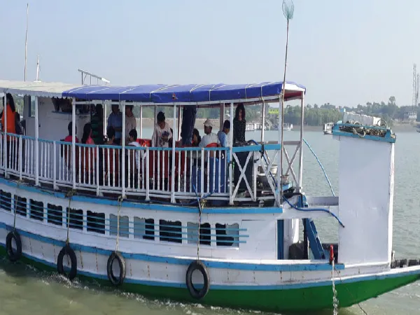 বোটে ফরেস্ট সাফারির অনুমতি নিয়ে চলছে কালোবাজারি, সুন্দরবনে সমস্যায় পর্যটকরা