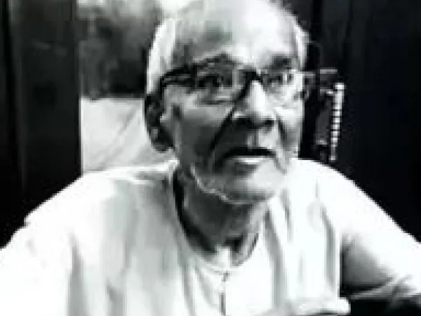 বাংলাটা ঠিক আসে না